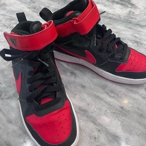 Nike High-top Court Borough Mid 2, size big boys 4